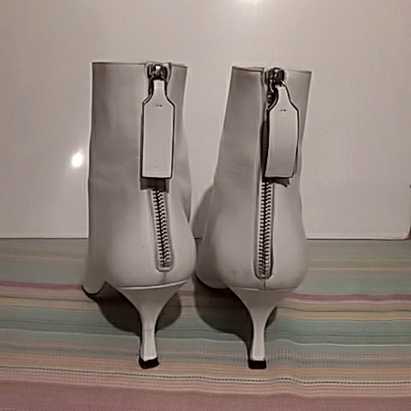 Stuart Weitzman ankle boot 8M - Picture 3 of 8